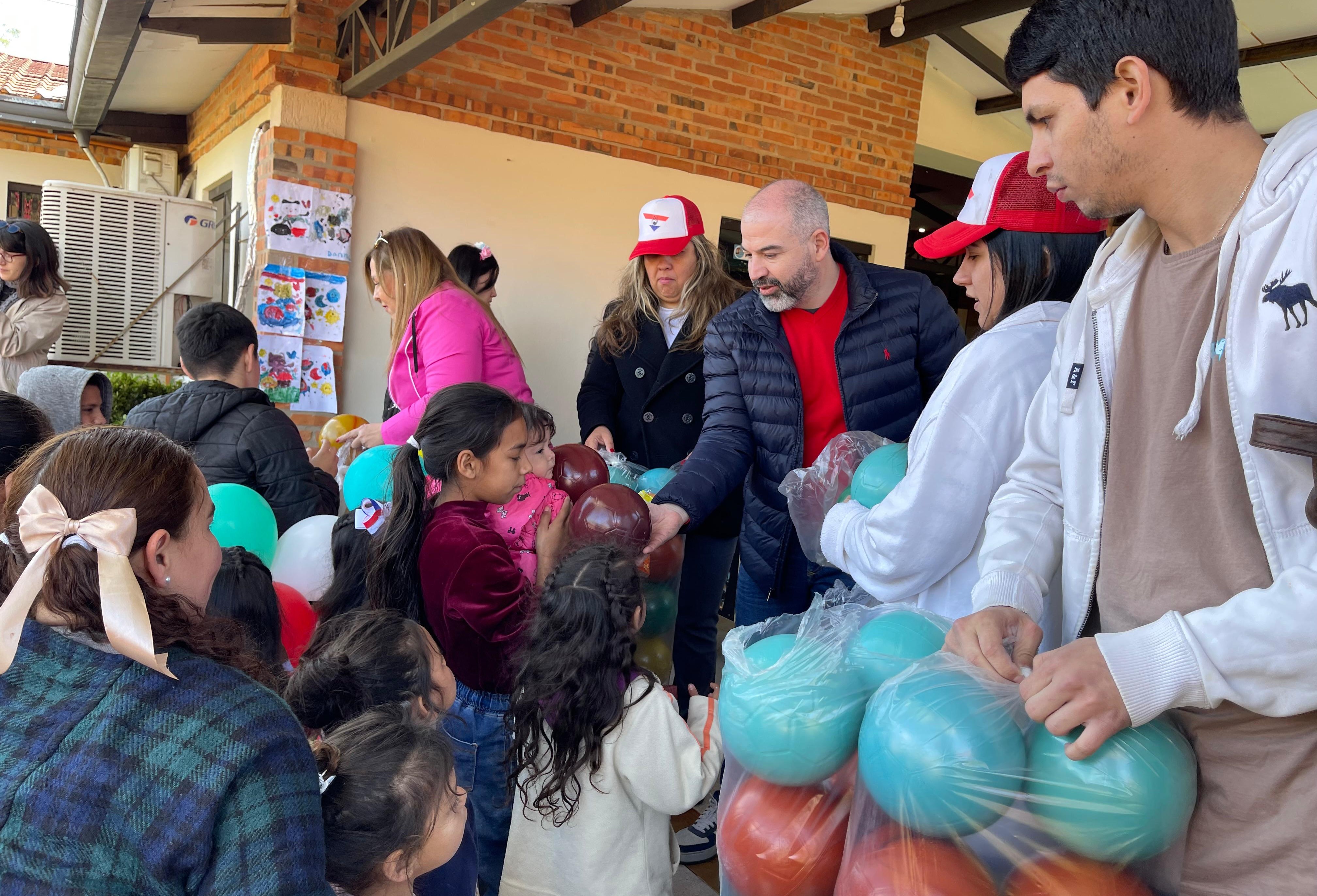 Renovación Gremial festejó el día del niño en zona de Tablada nueva City.
    
    <div class=