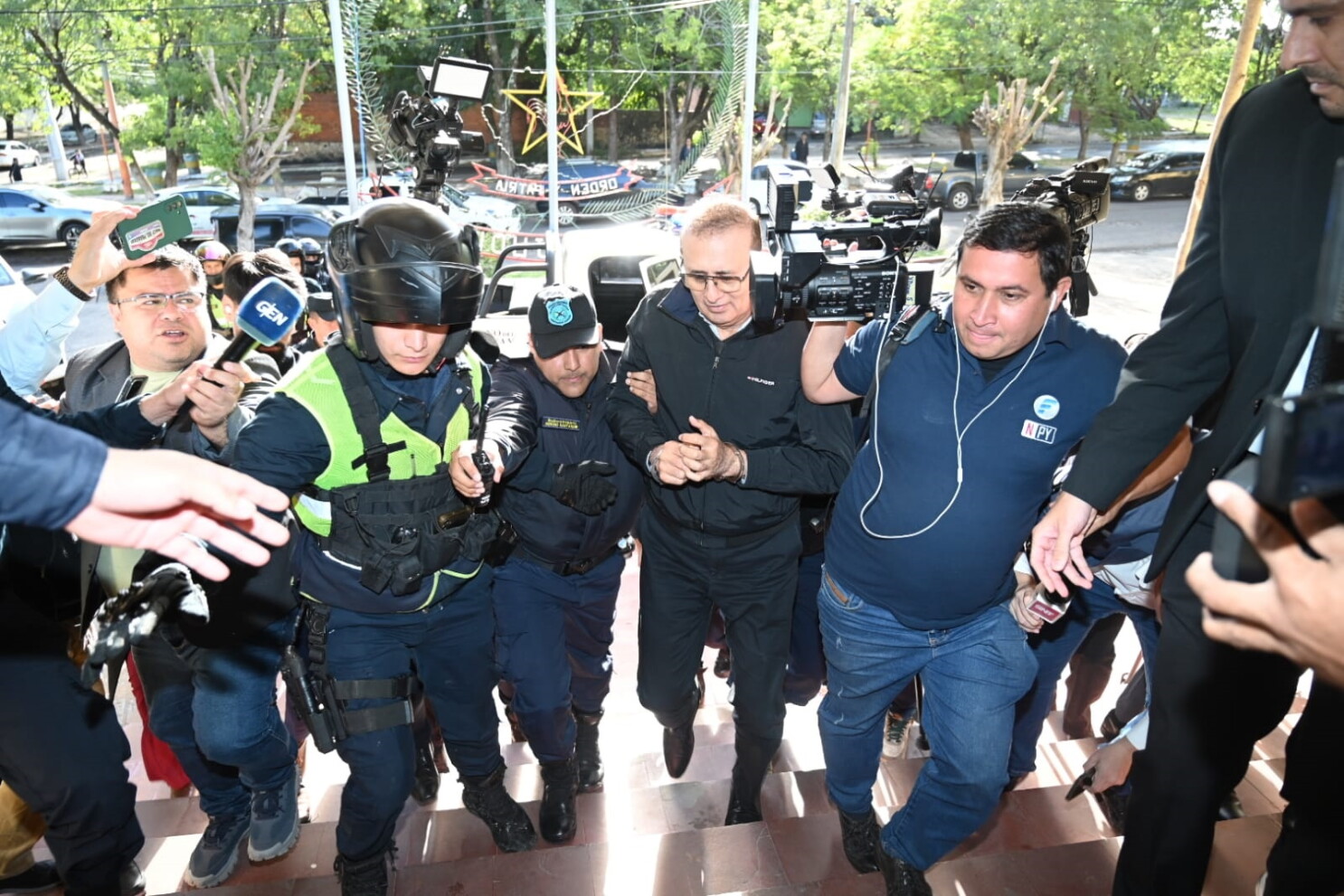ERICO GALEANO IRÁ A TACUMBÚ PARA CUMPLIR SU PRISIÓN PREVENTIVA, CONFIRMA EL MINISTERIO DE JUSTICIA
    
    <div class=