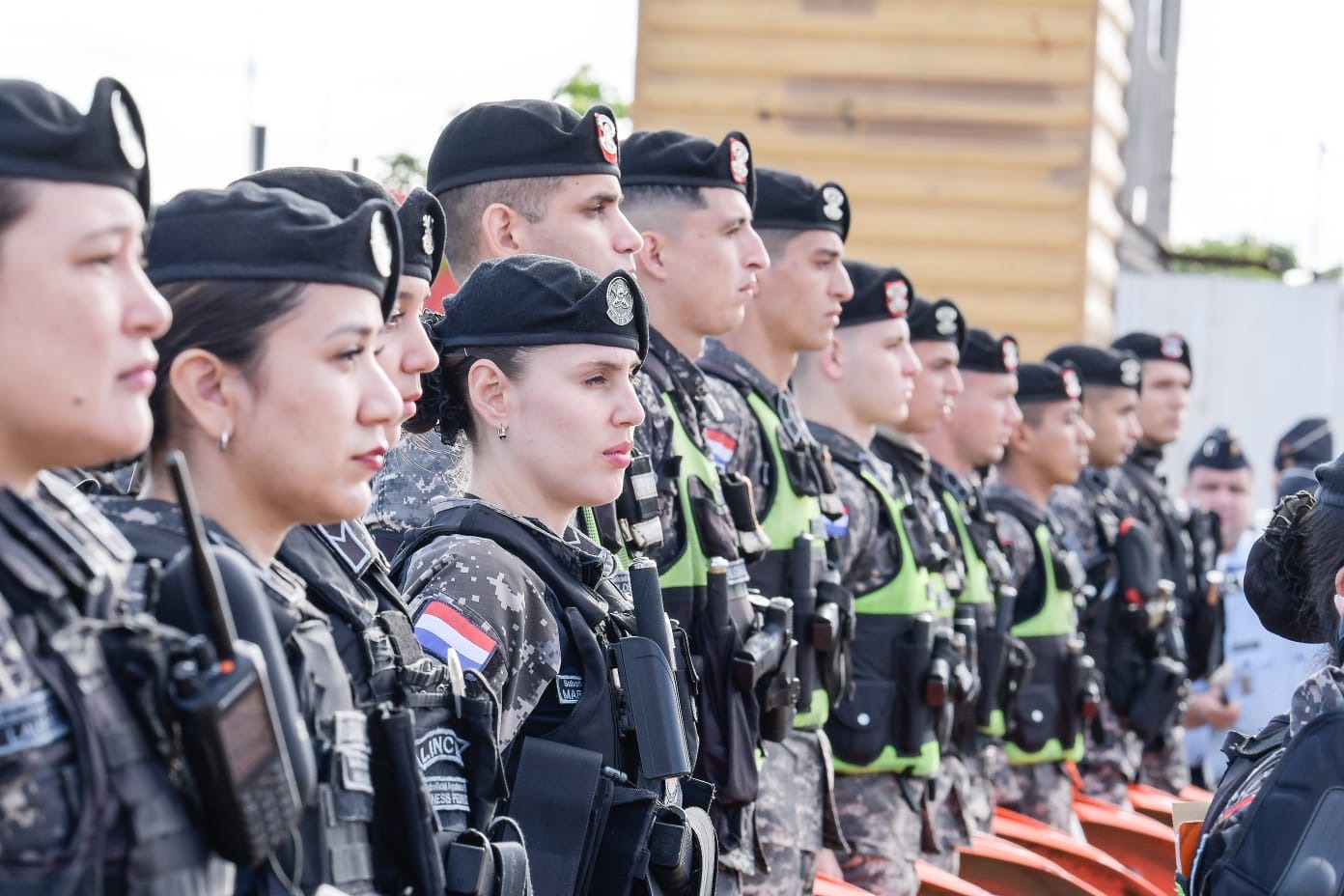 GRUPO LINCE INCORPORA 129 NUEVOS AGENTES TRAS EXIGENTE ENTRENAMIENTO 
    
    <div class=