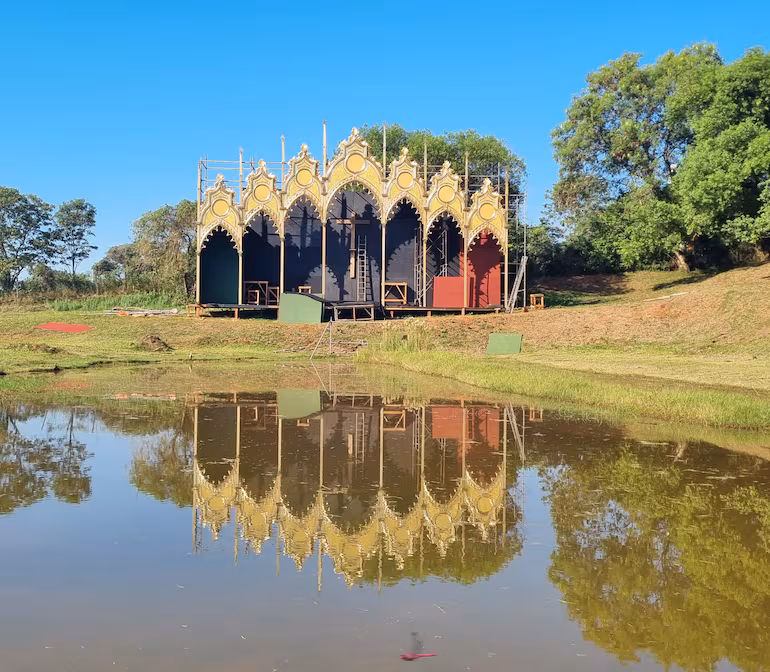 TAÑARANDY SE ILUMINA CON LA PASIÓN DE CRISTO: EL LEGADO DE KOKI RUIZ
    
    <div class=