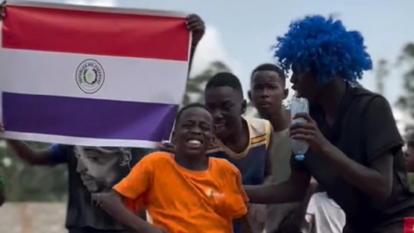 GRUPO DE NIÑOS UGANDESES SE VUELVE VIRAL AL BAILAR PARA LA ALBIRROJA RUMBO AL MUNDIAL 2026
    
    <div class=