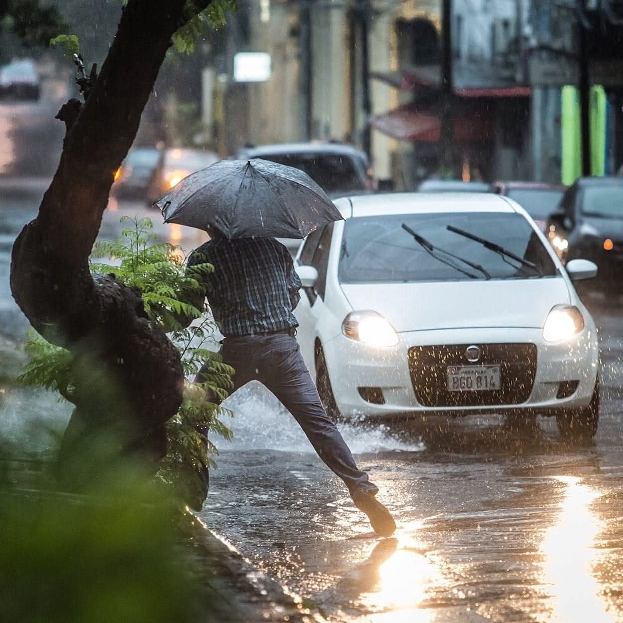 LLUVIAS Y TORMENTAS AFECTAN GRAN PARTE DEL PAÍS