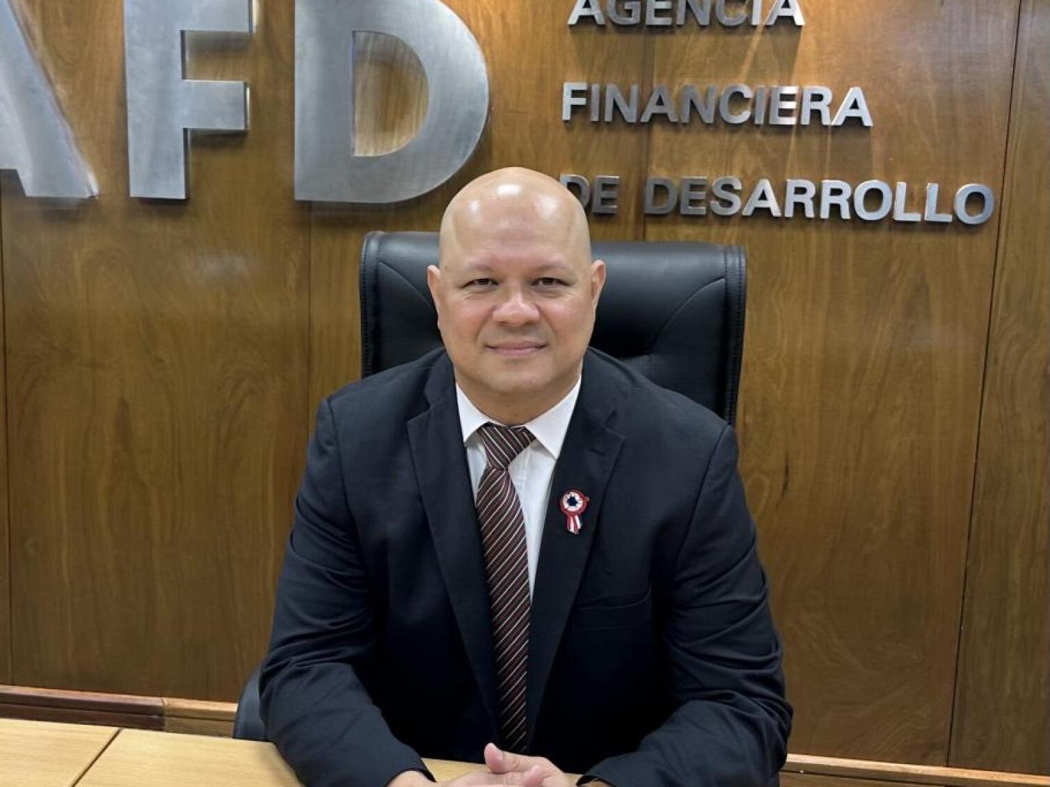 PEÑA NOMBRÓ A OSCAR LOVERA COMO NUEVO MINISTRO DE ECONOMÍA Y FINANZAS