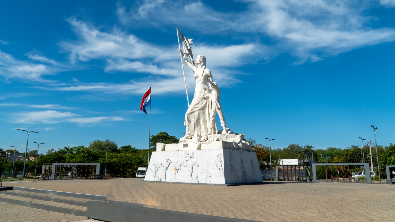 MONUMENTO A LAS RESIDENTAS: UNA ESCULTURA ENTRE LA MEMORIA Y EL DEBATE SOBRE EL ROL DE LA MUJER PARAGUAYA 