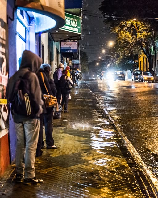 PASAJEROS DEL ÁREA METROPOLITANA TARDAN HASTA DOS HORAS EN LLEGAR AL TRABAJO POR FALTA DE BUSES 