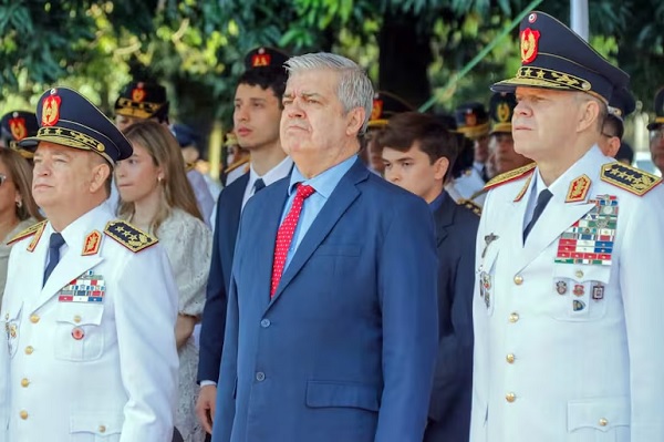RIERA ANUNCIA FRENO TEMPORAL A INGRESOS EN LA POLICÍA PARA PRIORIZAR ARREGLOS Y FORMACIÓN DE AGENTES